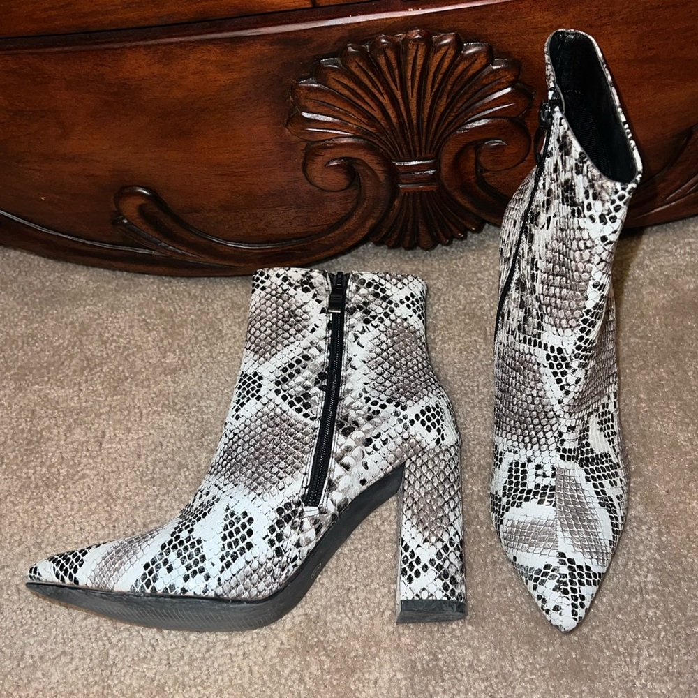 Snake Skin Print Boots!! View 3